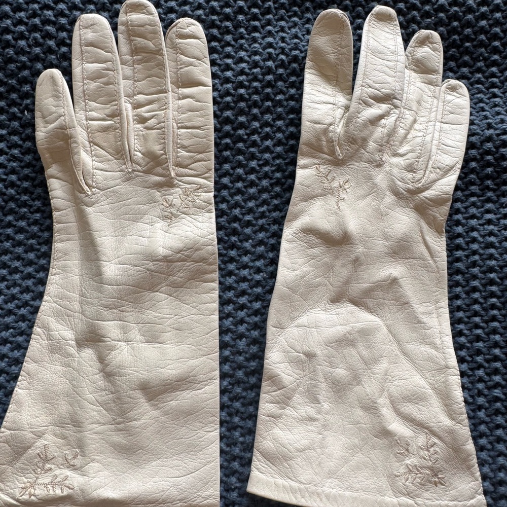 Aris Cream Classic Gloves Elegant Accessories